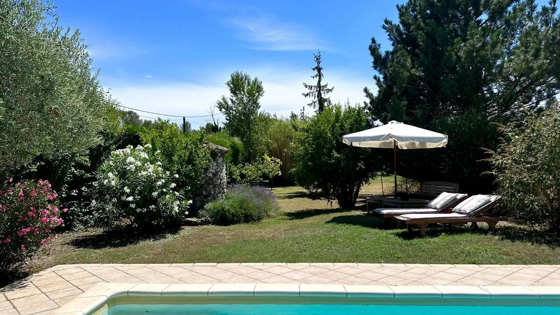 Holiday home Charming Provencal Farmhouse With Pool Villa Merindol